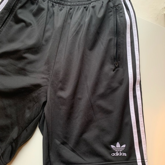 Mens black adidas sport shorts, fast removal with side snap buttons mens small - Picture 2 of 8